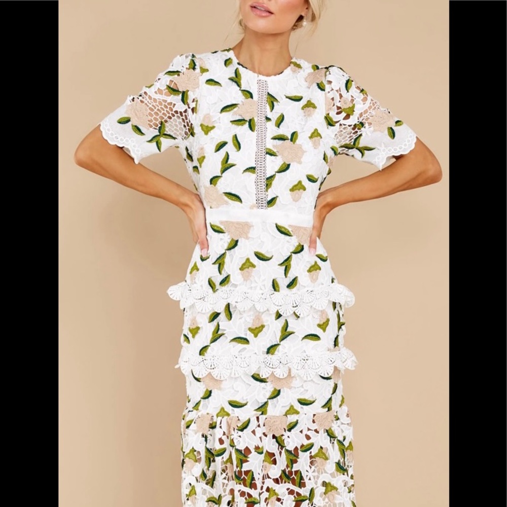 New dress- never been worn. Beautiful midi perfect for a bride!